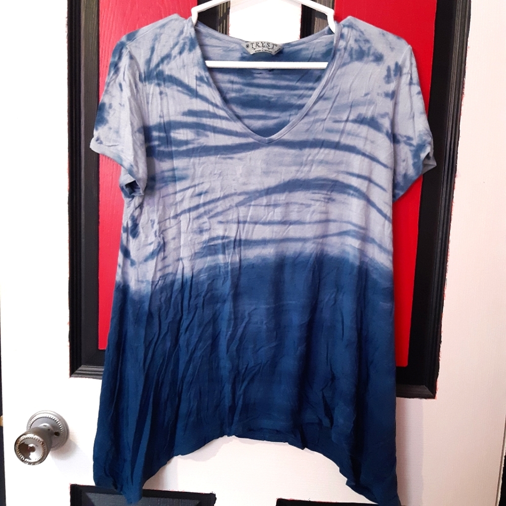 V-neck tie-dye style top